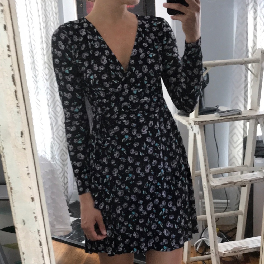 Flirty and feminine floral Topshop mini wrapdress